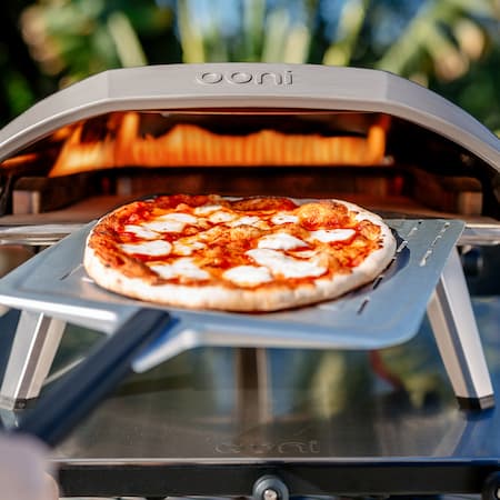 Ooni-Pizzaschieber perforiert aus Aluminium als wichtiges Zubehör für Ooni Karu 16