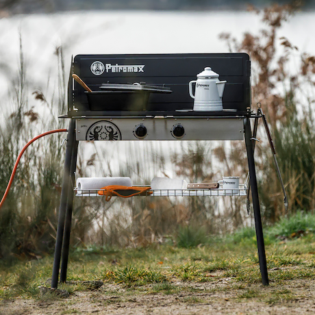 Petromax Gastisch mit Mehrfachbrenner am See