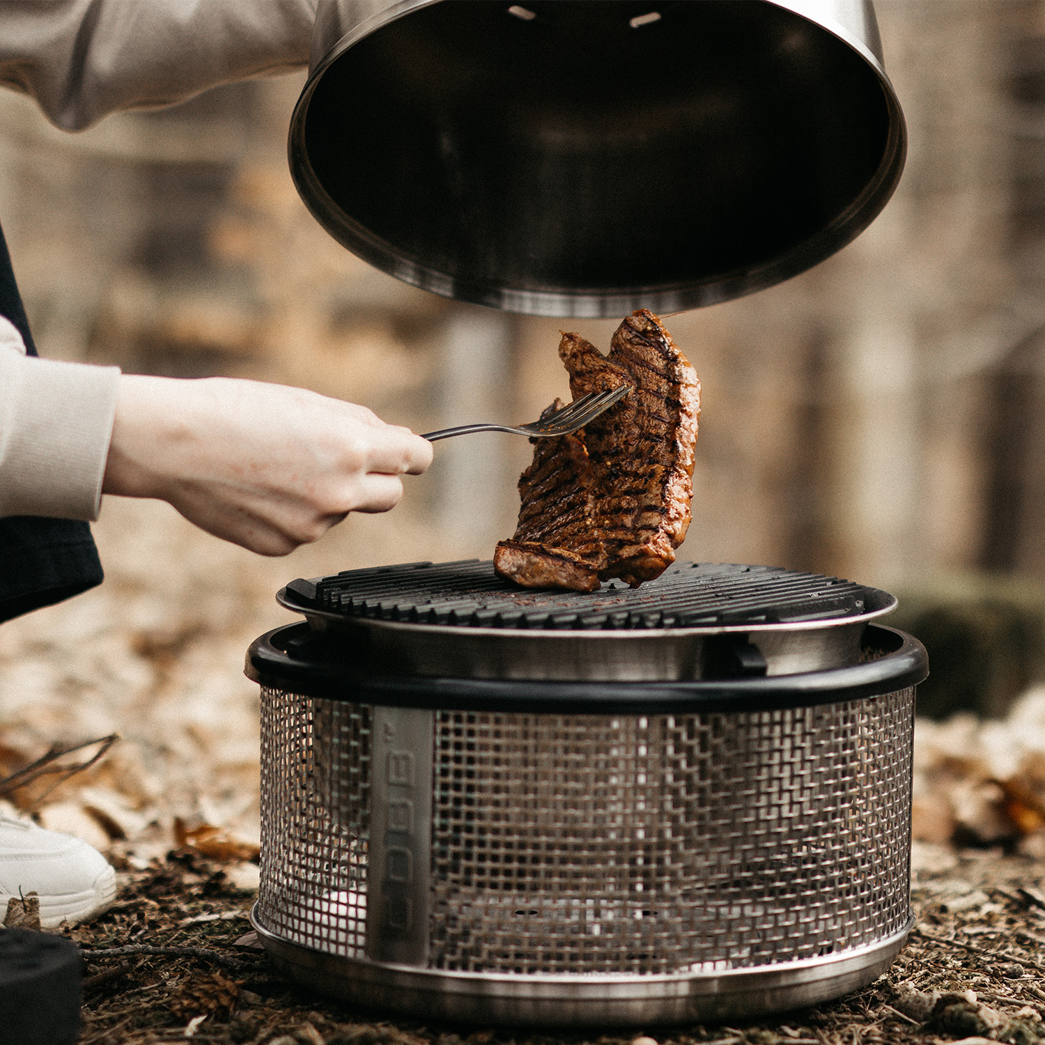 Cobb Premier Air Deluxe Holzkohle-Edelstahlgrill inkl. Griddle+ Grillplatte