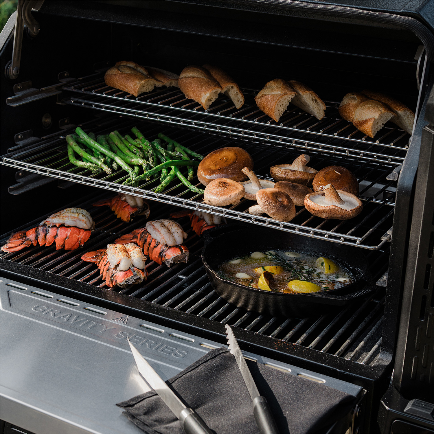 Masterbuilt Gravity Series XT Smoker und Holzkohlegrill