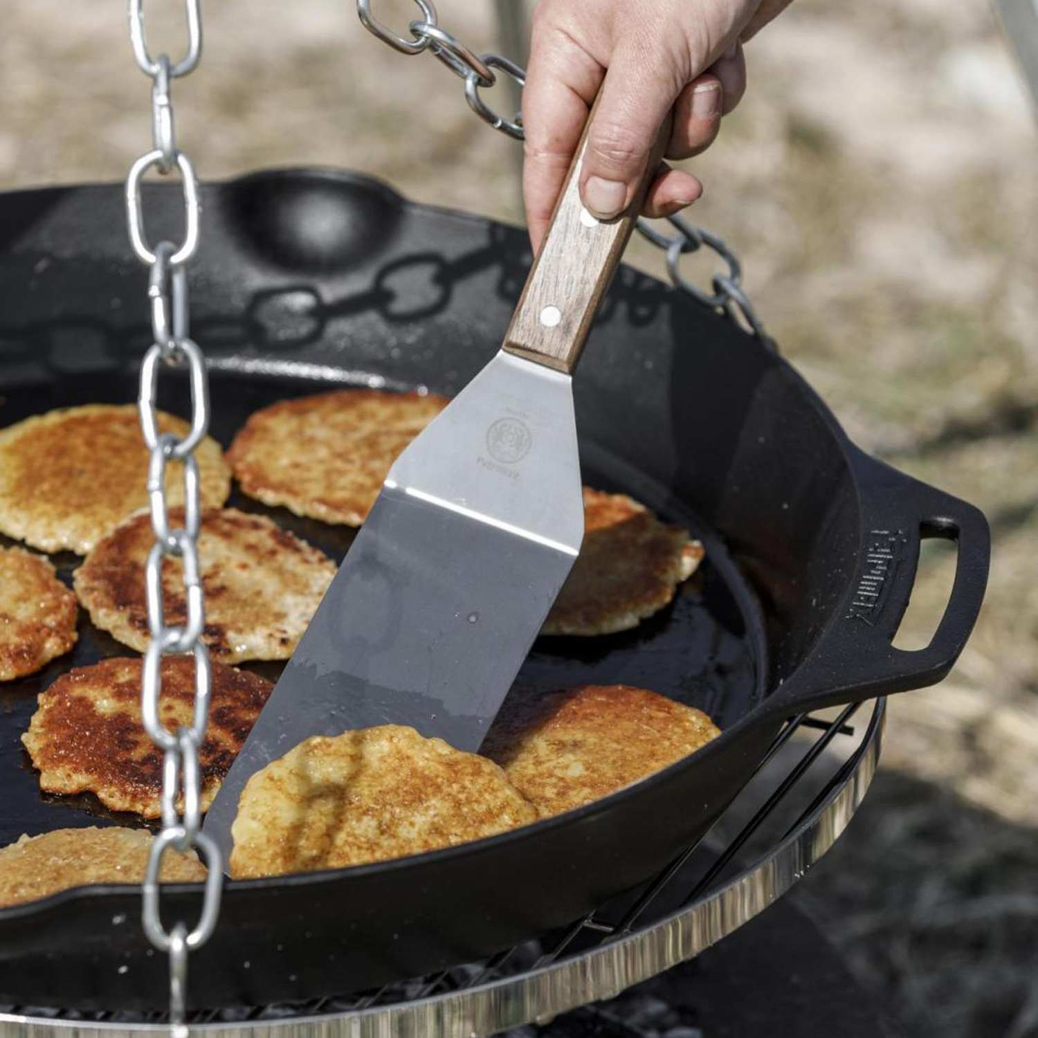 Petromax Feuerpfanne fp50h mit zwei Henkeln