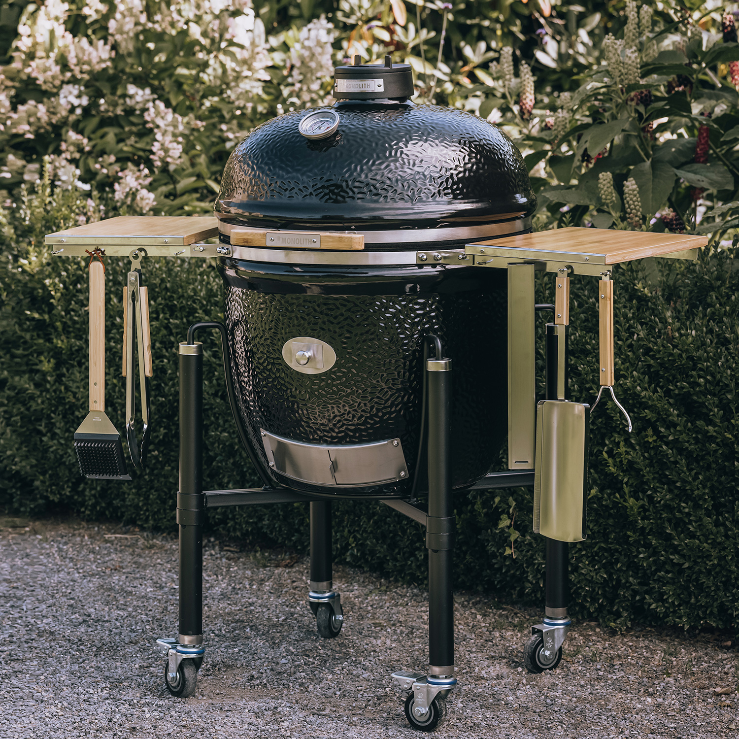 MONOLITH LeCHEF BBQ GURU Keramikgrill PRO-Serie 2.0 Schwarz mit Gestell und Seitentischen