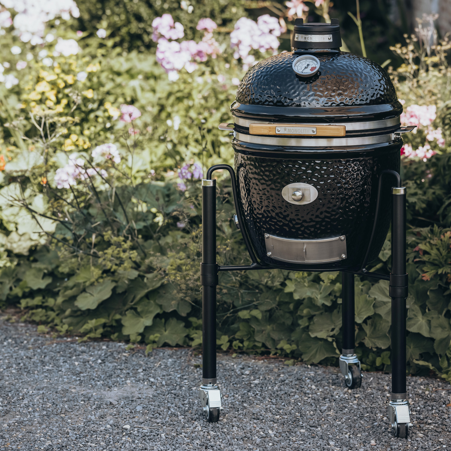 MONOLITH JUNIOR Keramikgrill PRO-Serie 2.0 Schwarz mit Gestell