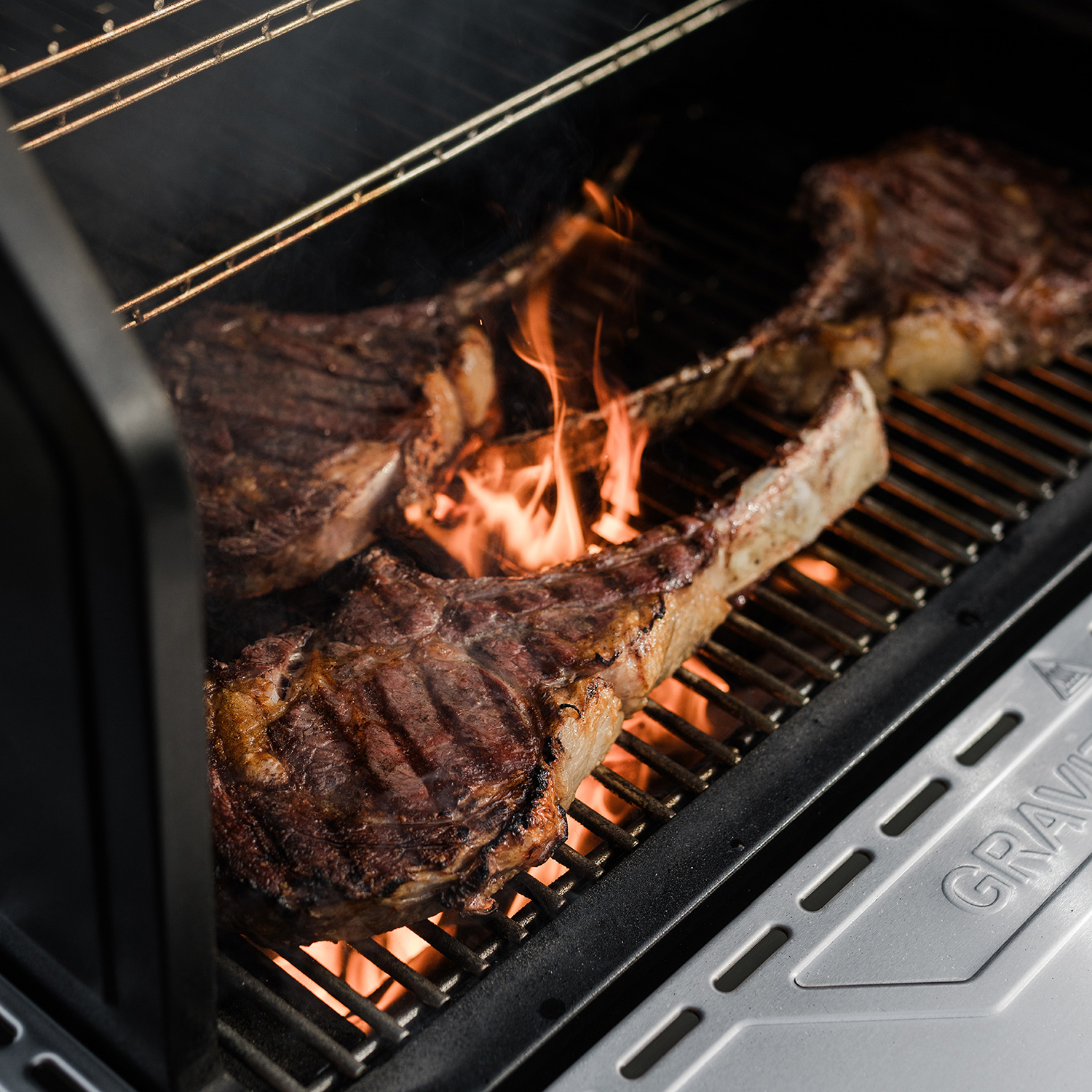 Masterbuilt Gravity Series XT Smoker und Holzkohlegrill