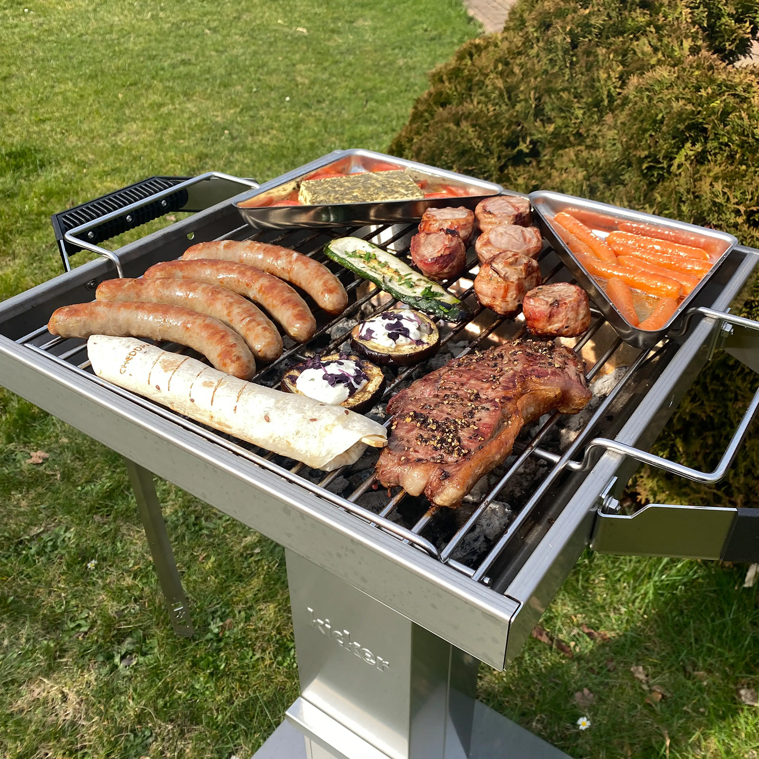 Thüros T3 Säulengrill Grillfläche 42 x 42 cm mit Standfuß Kicker-Sonderedition