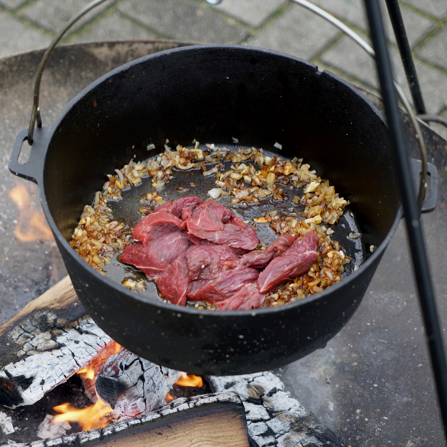 Camp Chef Deluxe Dutch Oven 12"