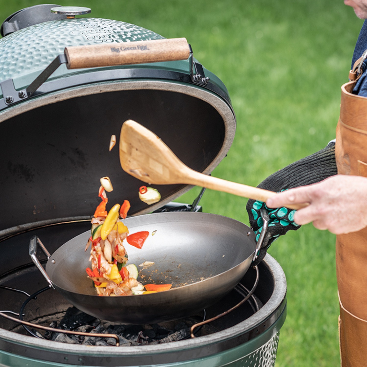 Big Green Egg Grill-Wok aus Kohlenstoffstahl für XLarge und Large inkl. Bambusspatel