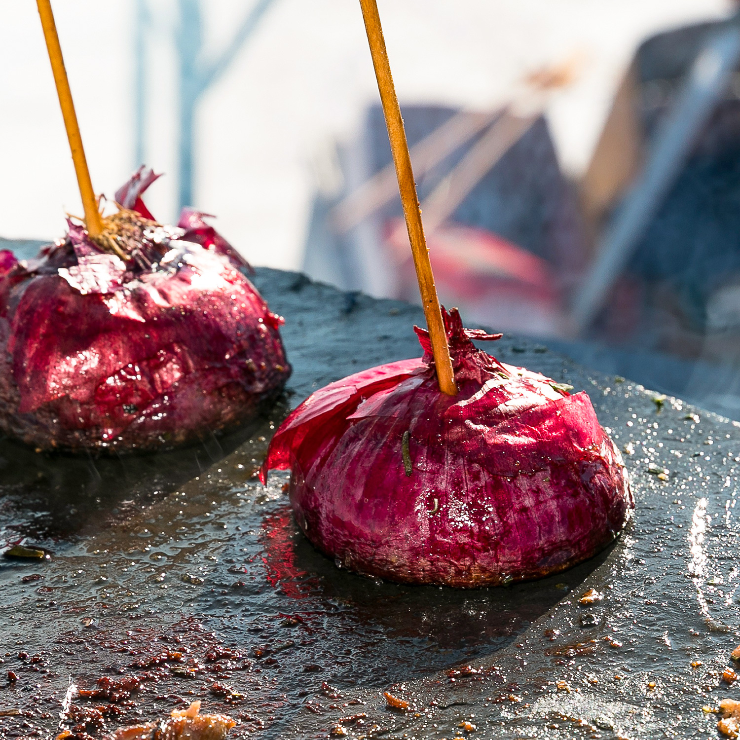 OFYR Island Corten 85 Grill & Feuerstelle mit Arbeitsplatte Keramik