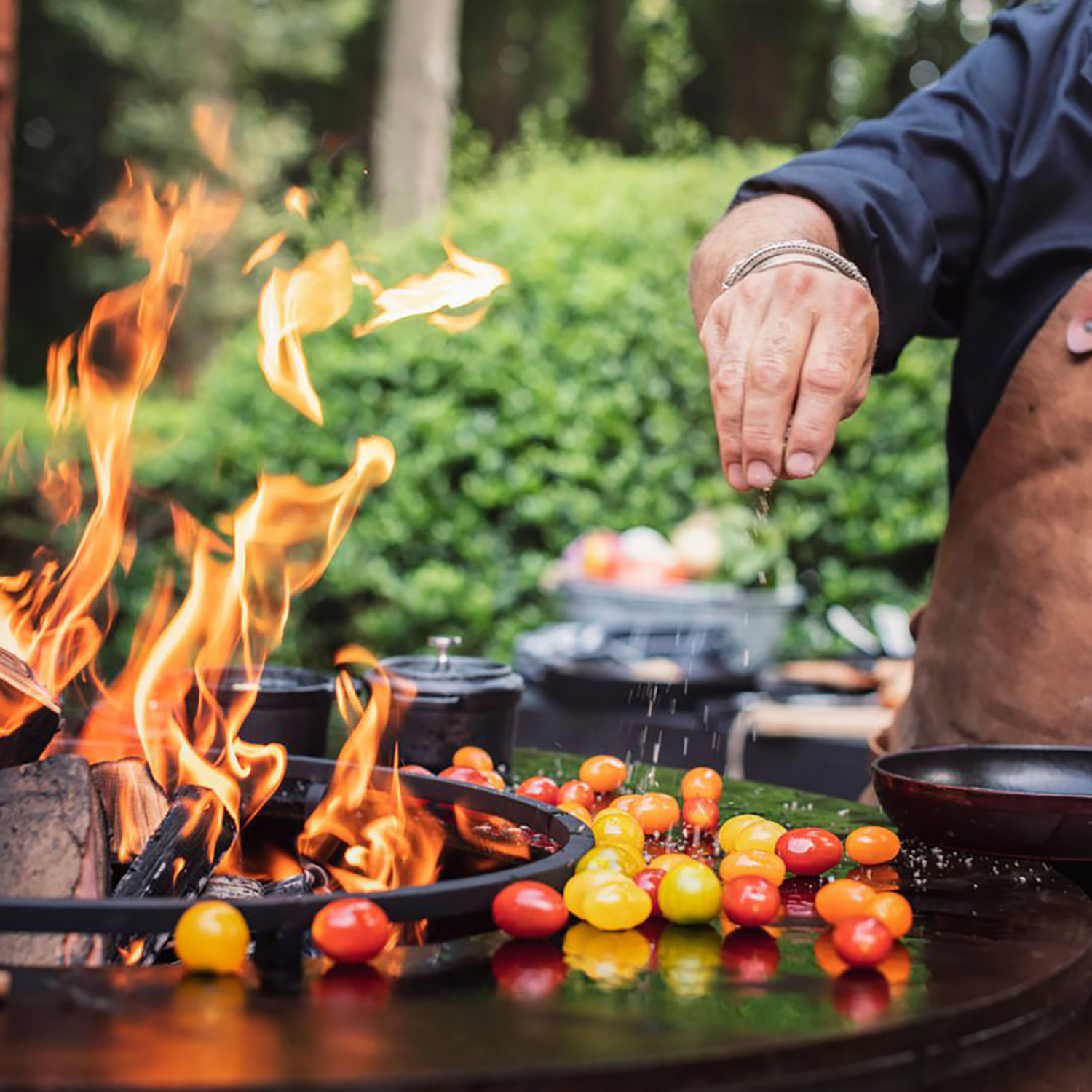 OFYR Island Corten 85 Grill & Feuerstelle mit Arbeitsplatte Keramik