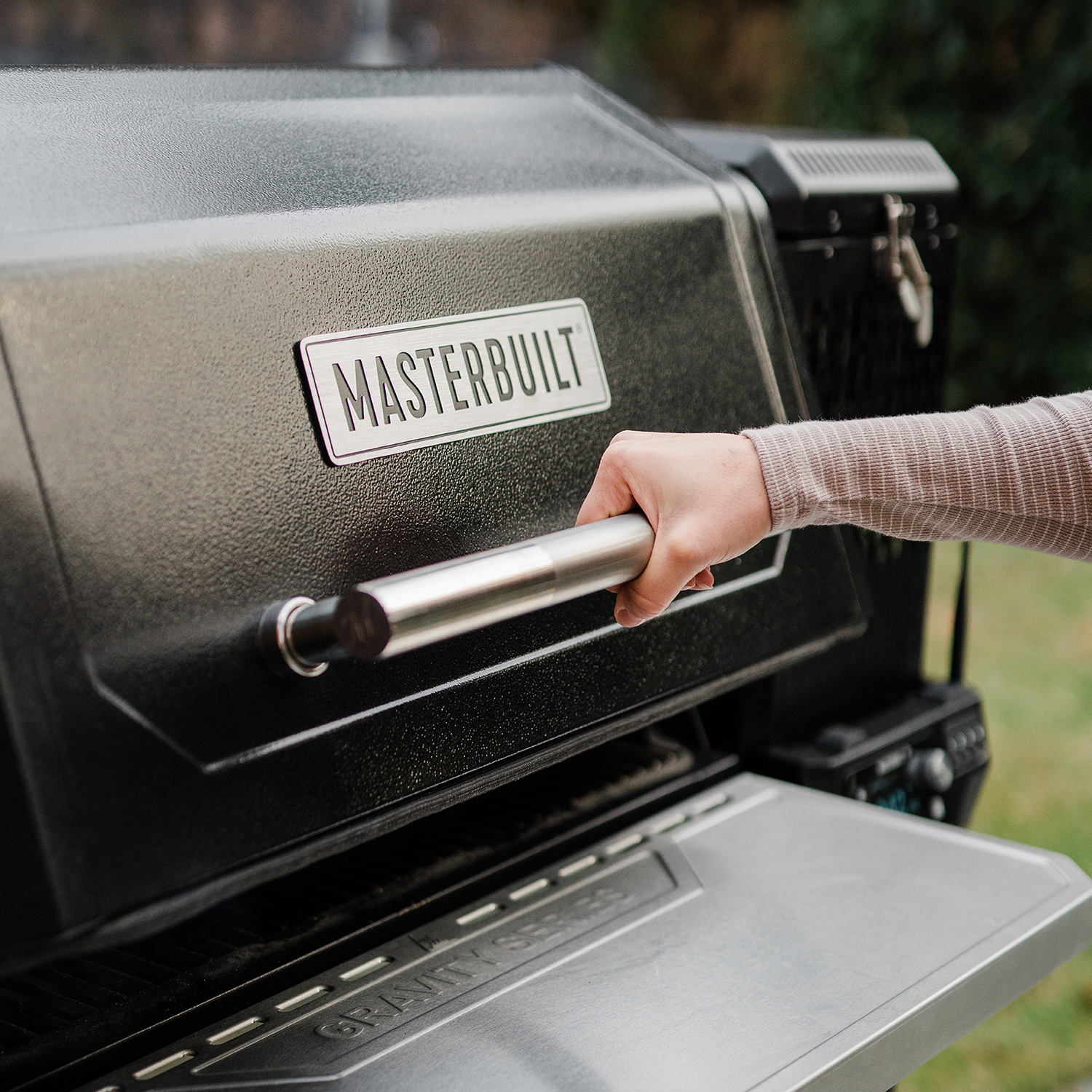 Masterbuilt Gravity Series XT Smoker und Holzkohlegrill