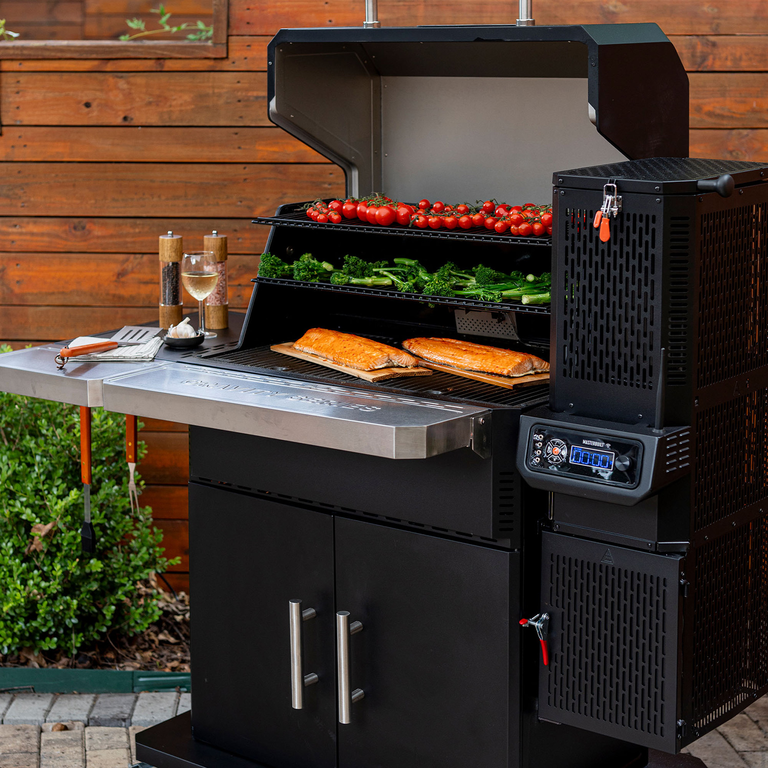 Masterbuilt Gravity Series 1150 Digitaler Holzkohlegrill & Smoker