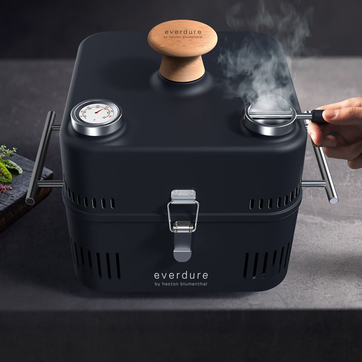 Everdure CUBE 360 tragbarer Holzkohlegrill mit Deckel All Black