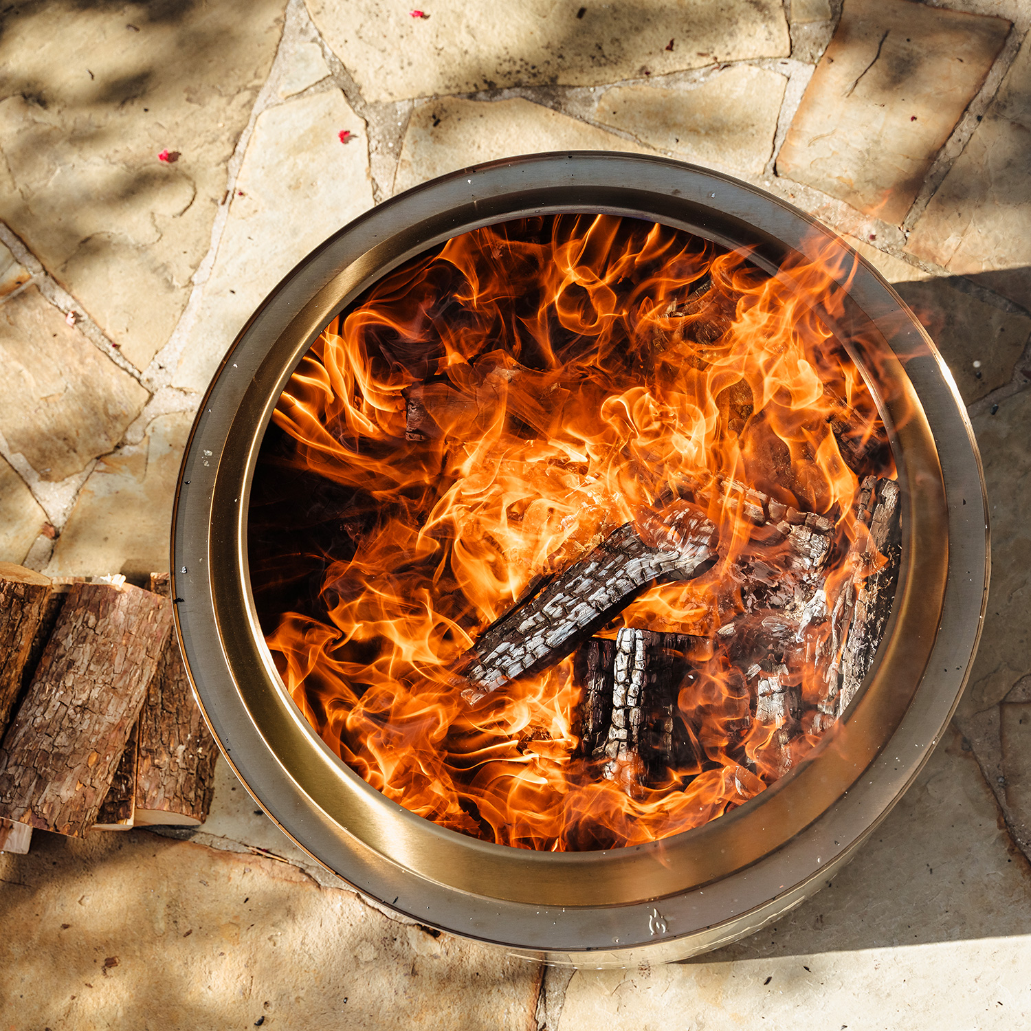 Solo Stove Canyon Feuerstelle mit Sockel und Abdeckhaube