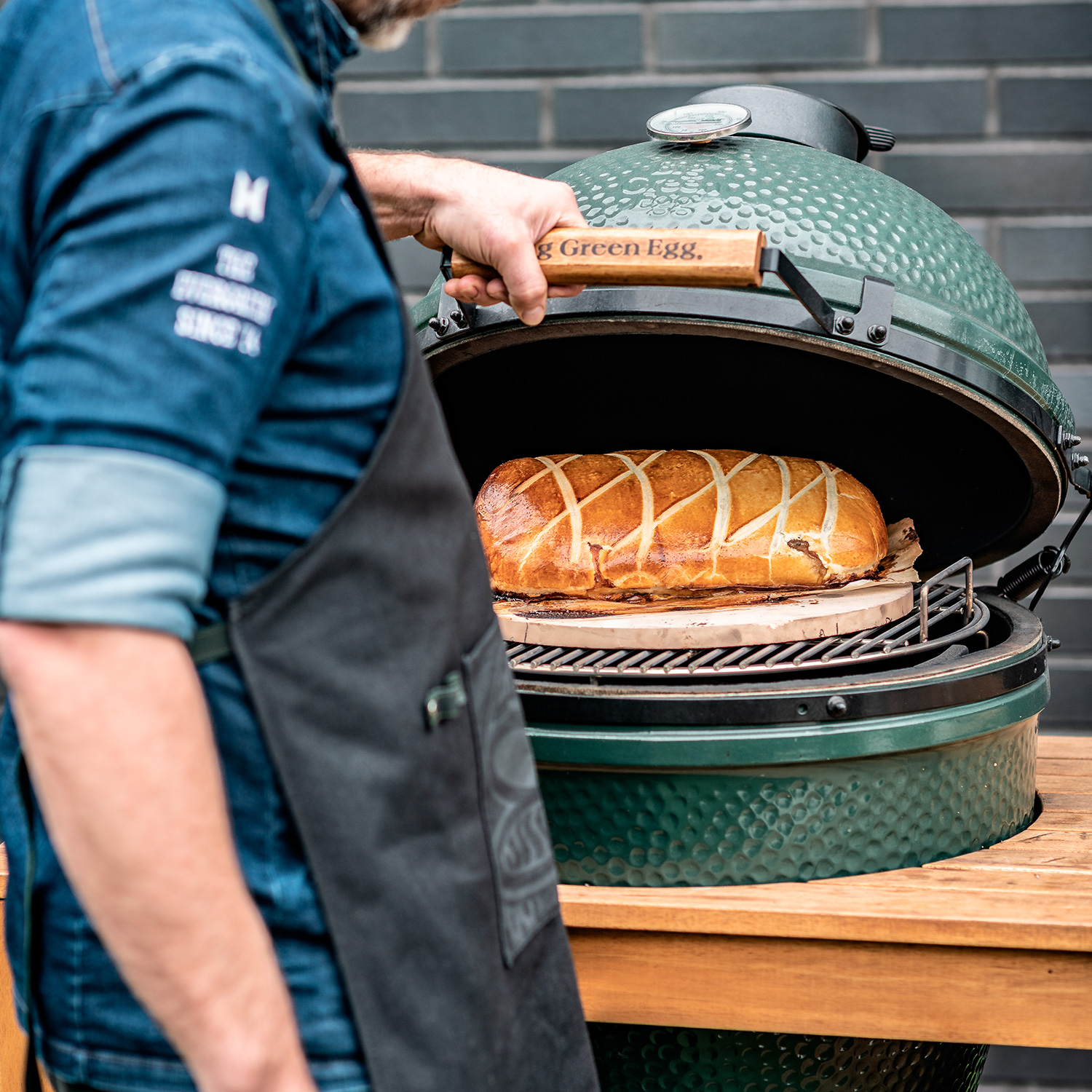 Big Green Egg Tisch aus Eukalyptusholz für Large