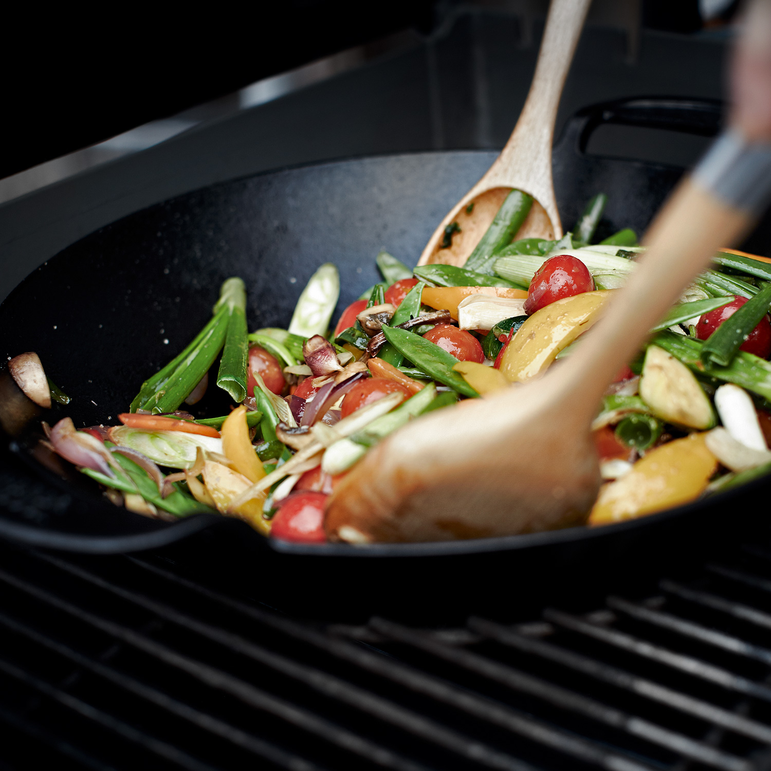 Weber CRAFTED Wok mit Deckel und Dünsteinsatz