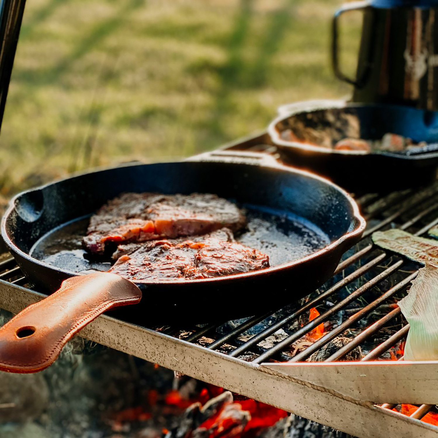 Valhal Outdoor Griffhülle aus Leder für Feuerpfanne