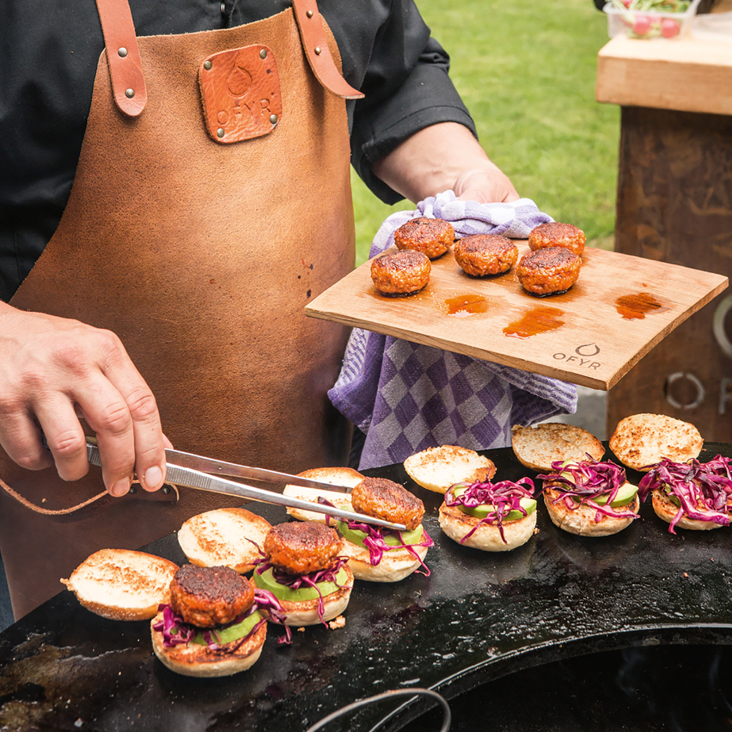 OFYR Grillschürze Leder Braun