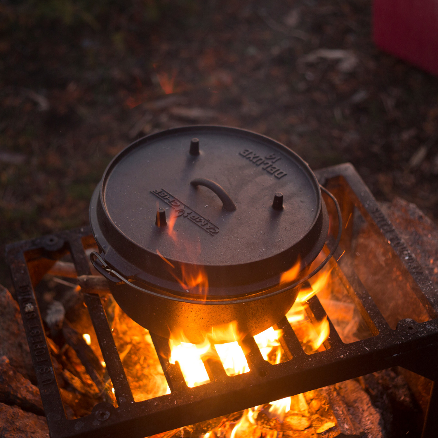 Camp Chef Deluxe Dutch Oven 14"