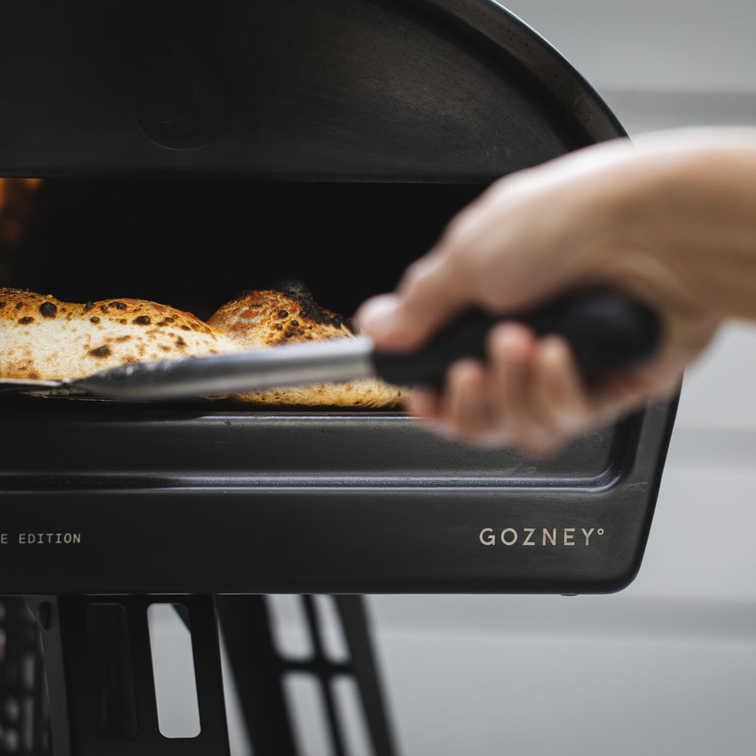 Gozney Roccbox Gas-Pizzaofen Schwarz Signature Edition + Abdeckhaube gratis