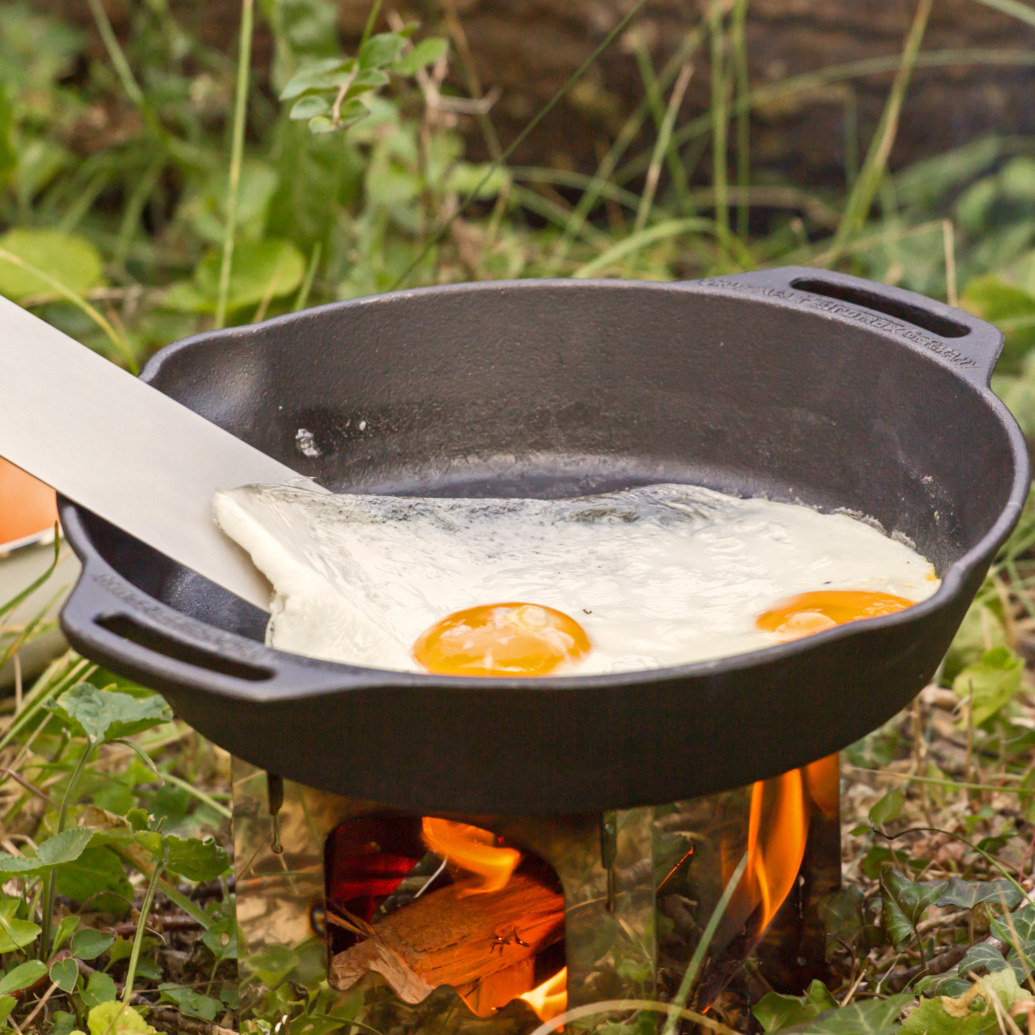 Petromax Feuerpfanne fp25h mit zwei Henkeln