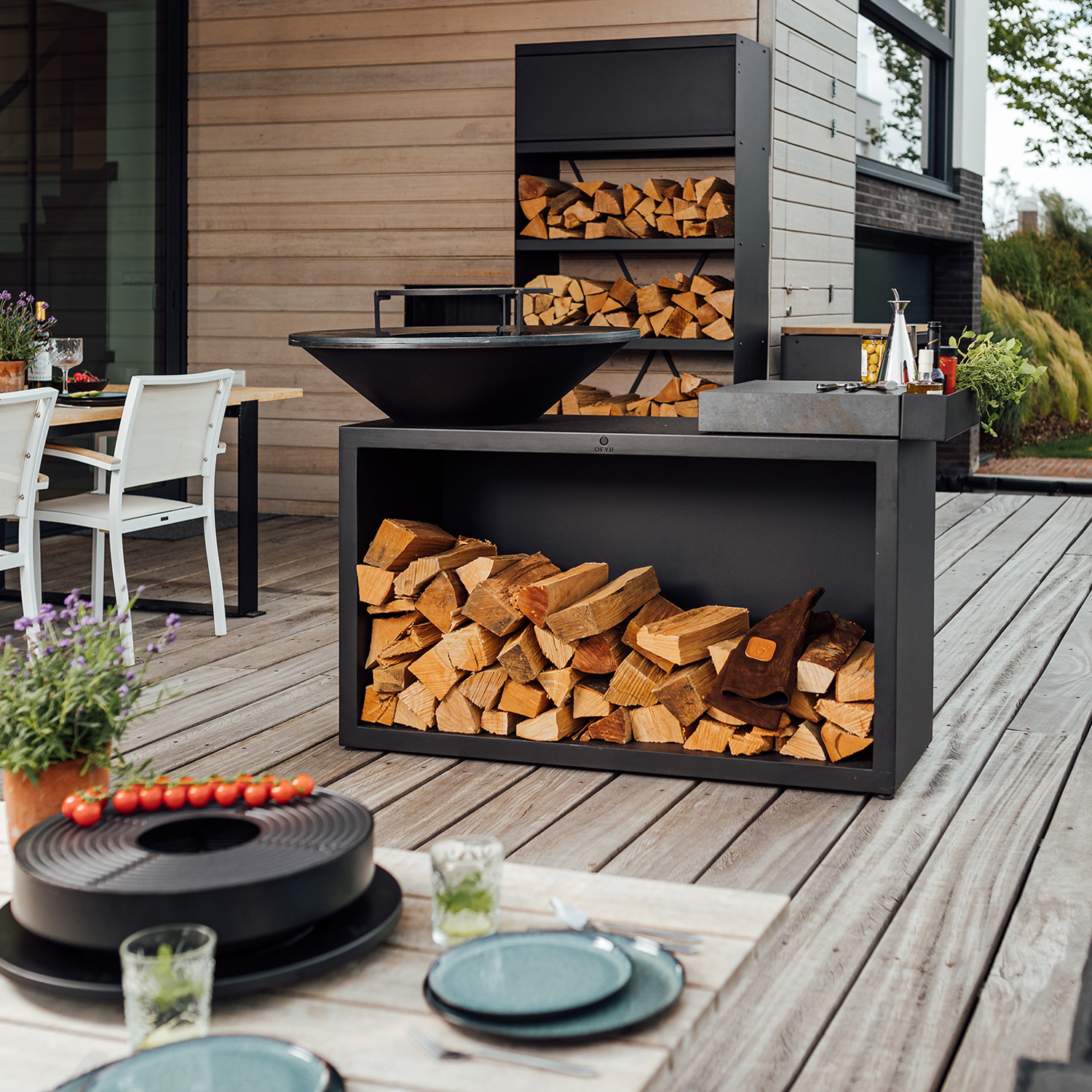 OFYR Island Black 85 Grill & Feuerstelle mit Arbeitsplatte Keramik